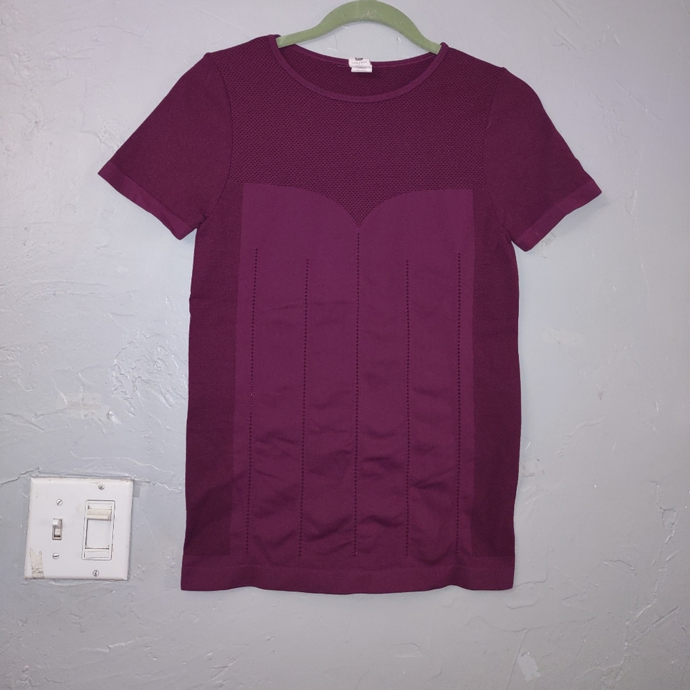 Fabletic  tees pullover size M excellent condition 8% Spandex pretty color nice.
